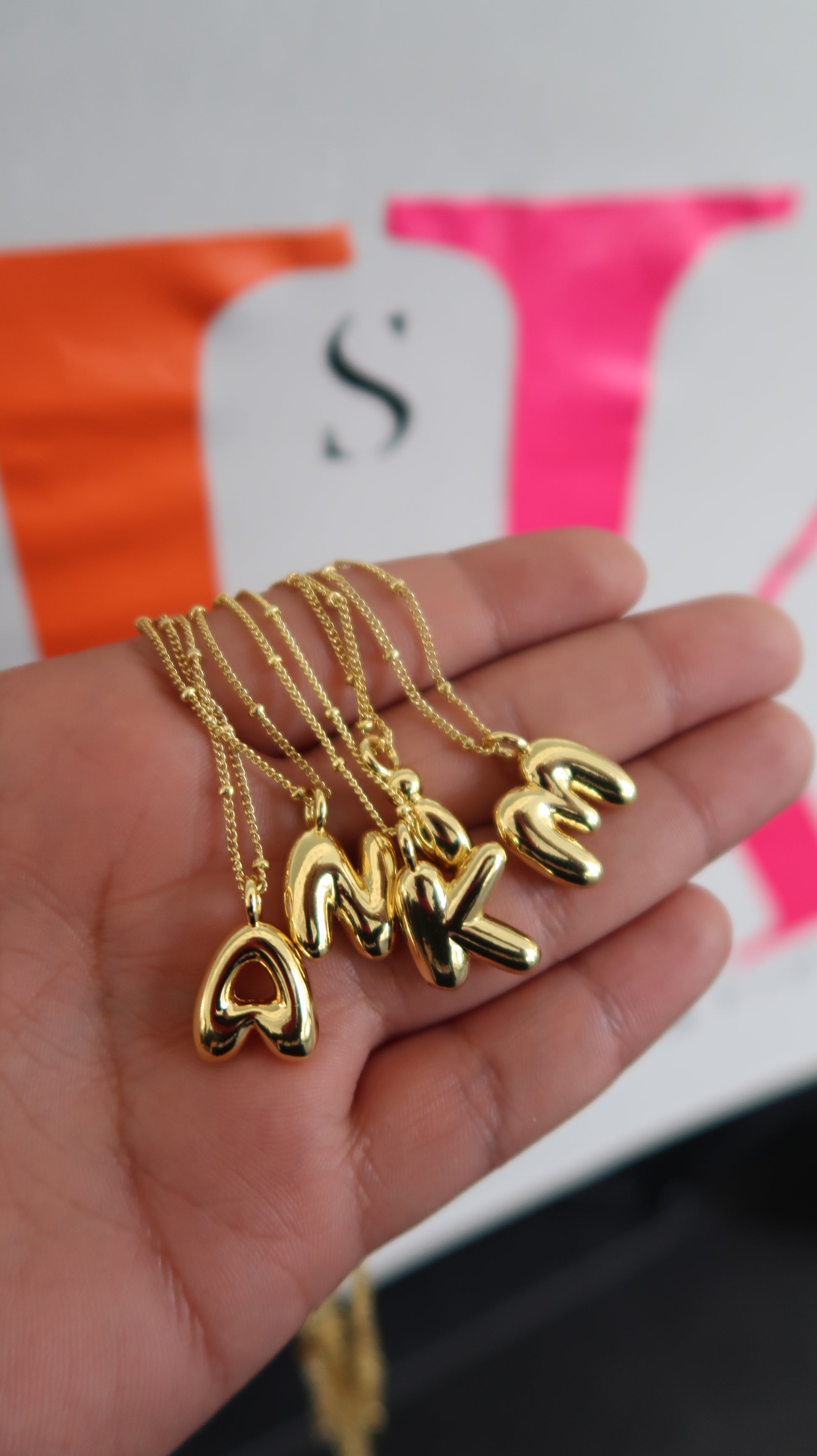 Tiny Inicial Necklace