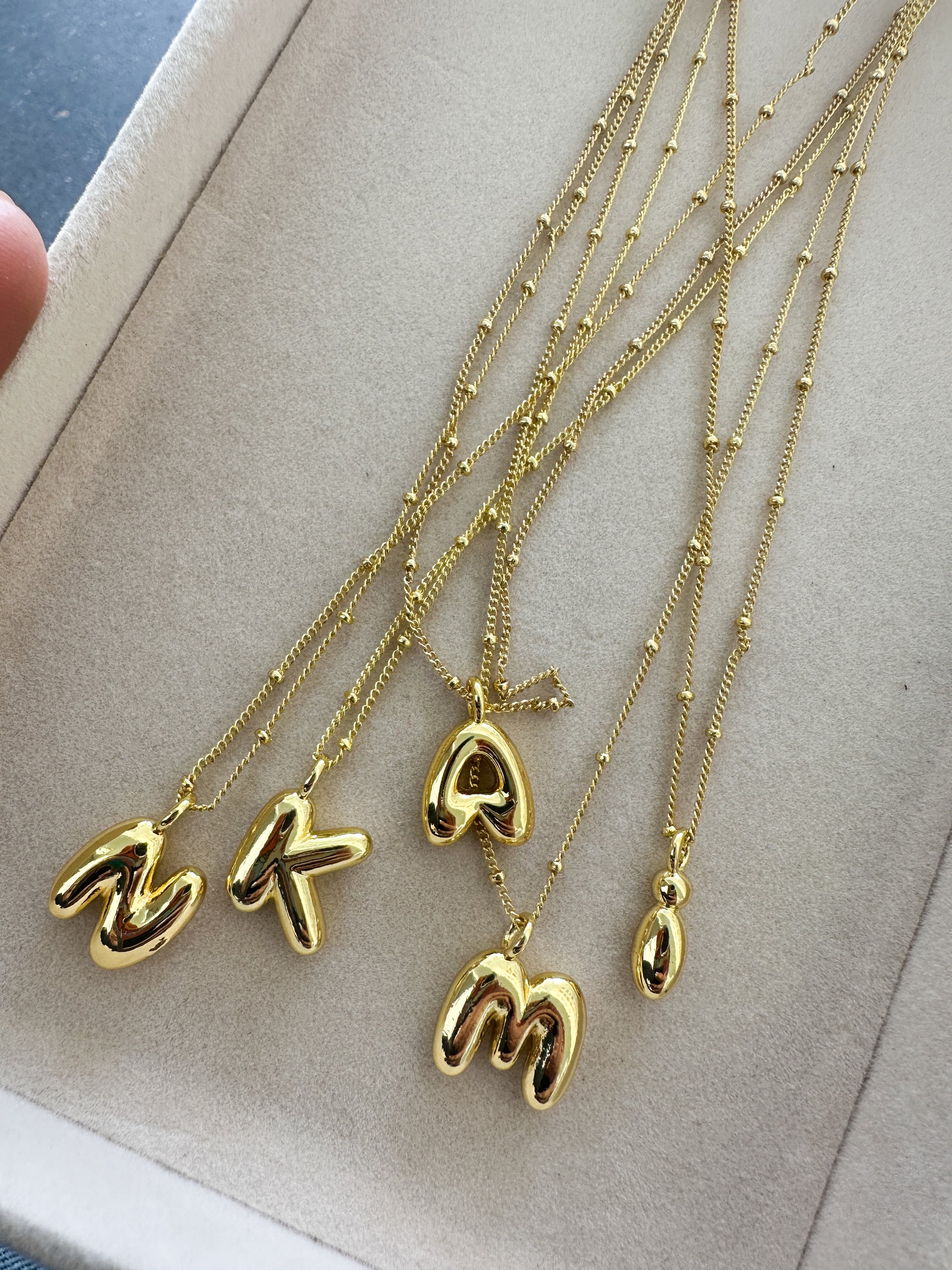 Tiny Inicial Necklace