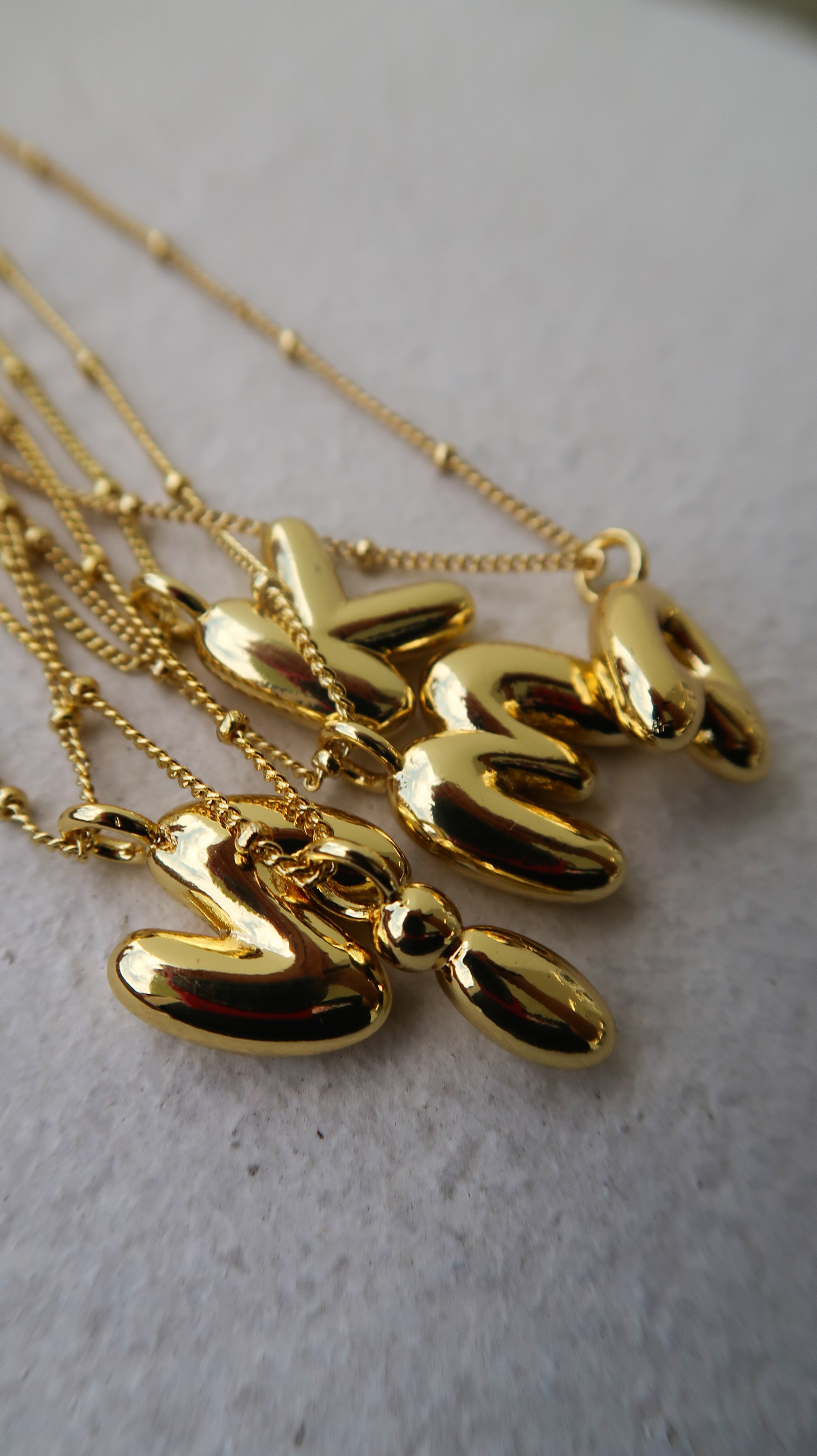 Tiny Inicial Necklace